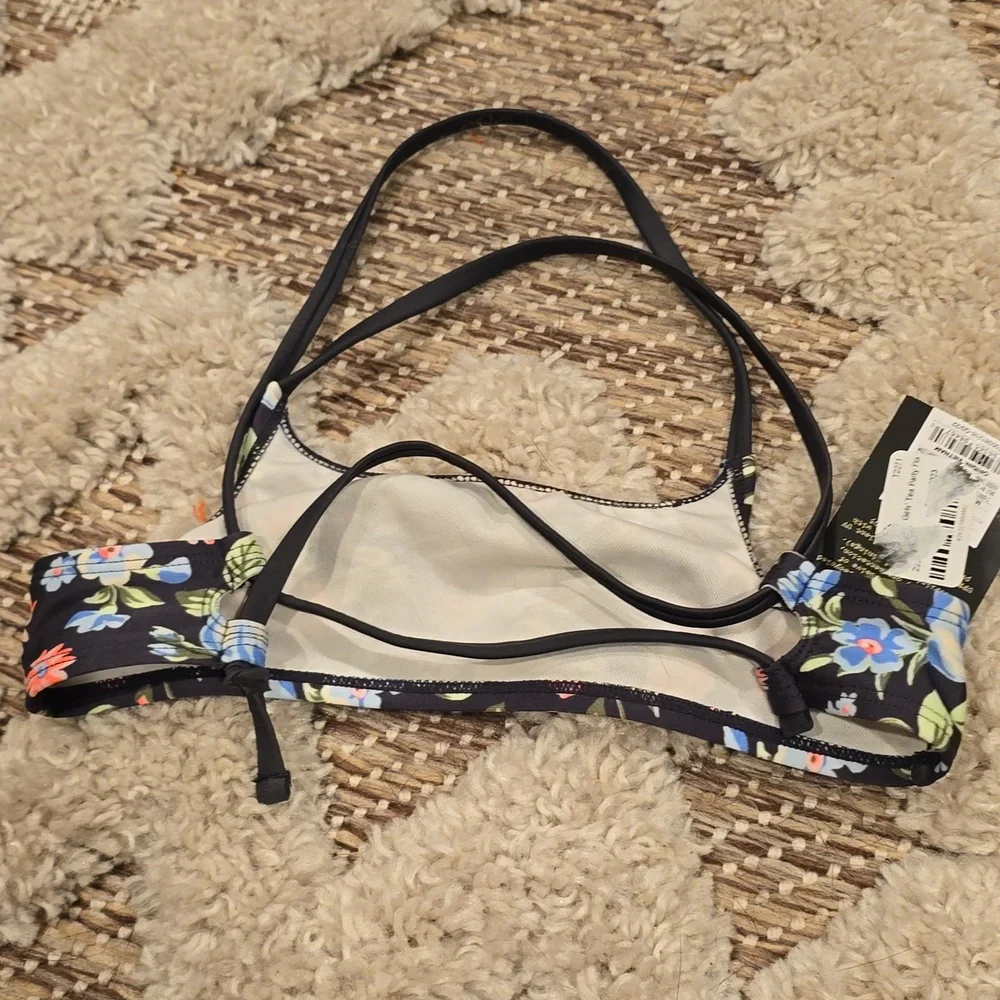❤️10/$13 New floral bikini top